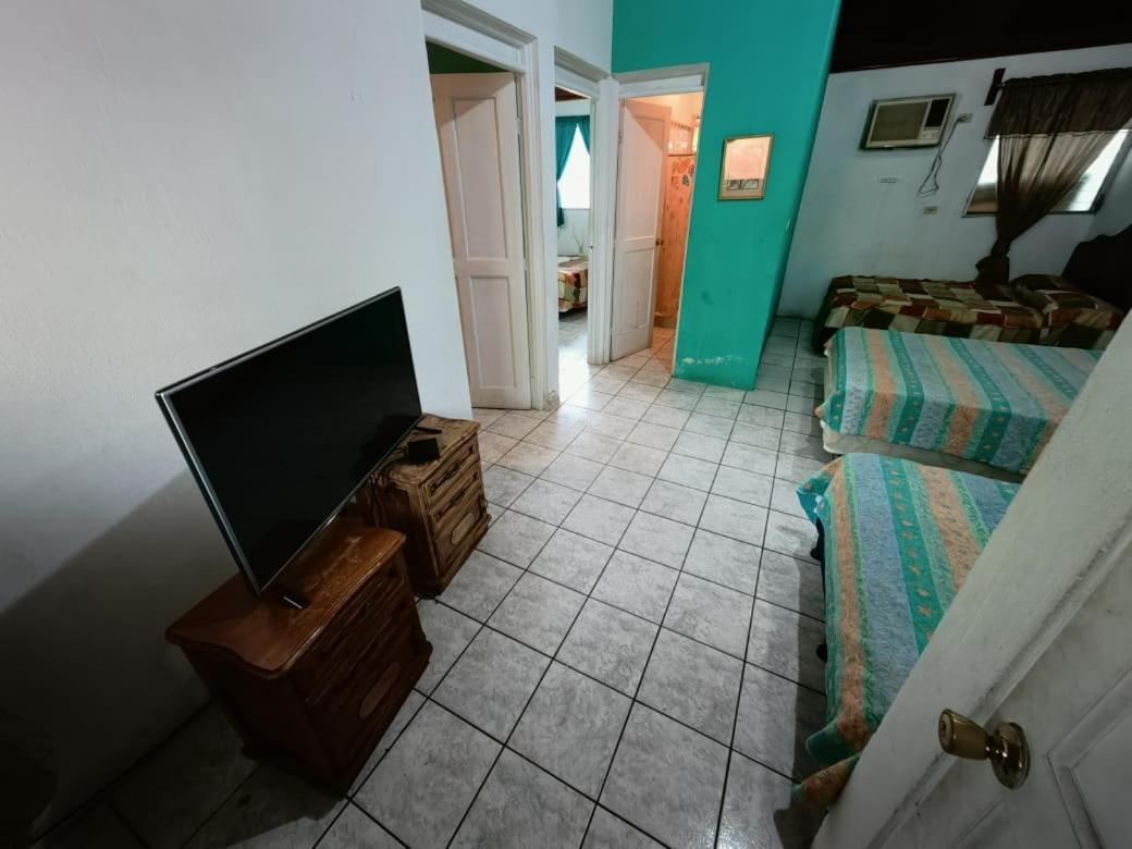 Bellus Hotel Izabal Castillo de San Felipe エクステリア 写真